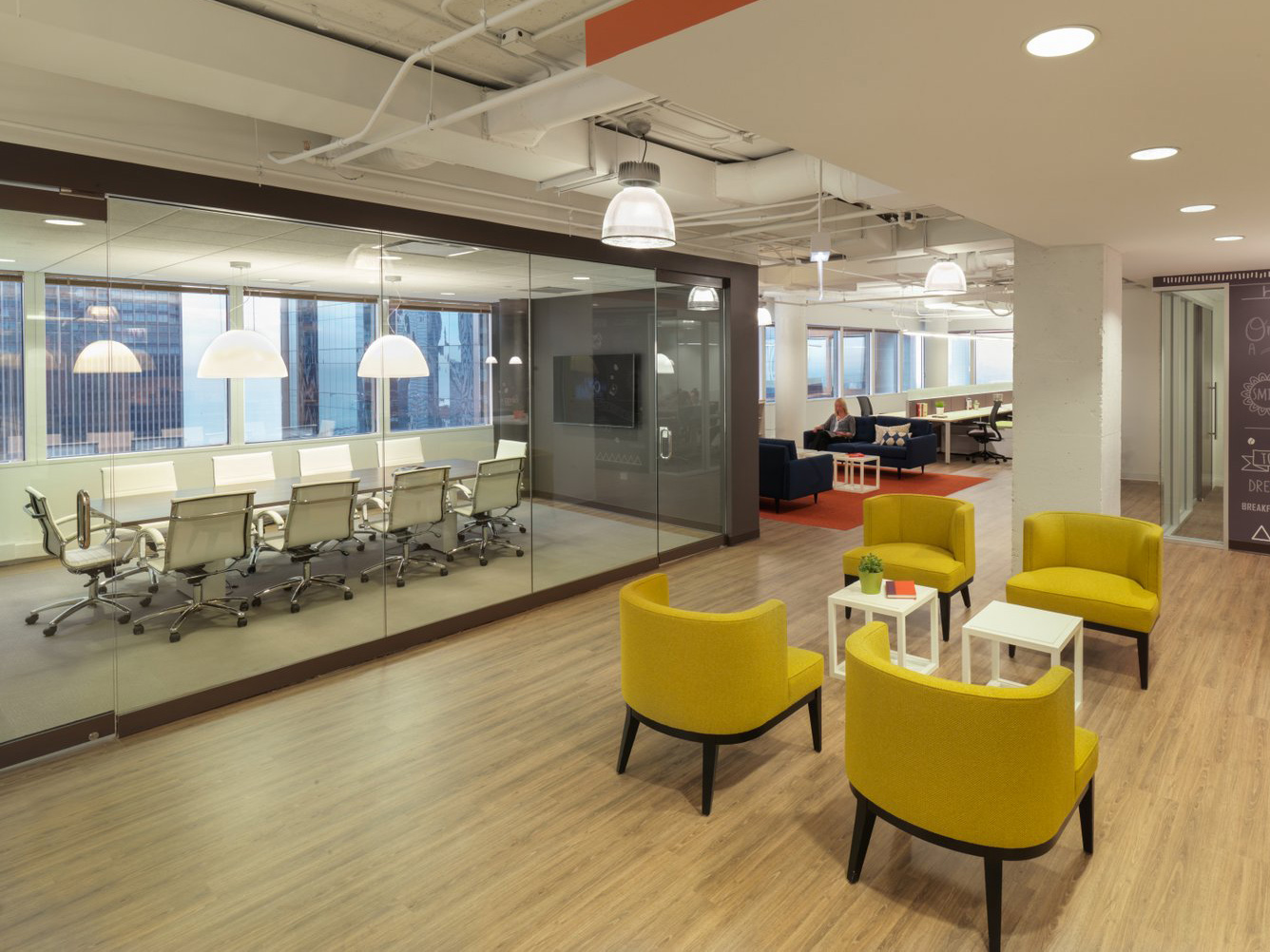 滁州2000㎡現(xiàn)代簡約風辦公室裝修設(shè)計項目(圖3) 國外辦公 (5) 副本.jpg