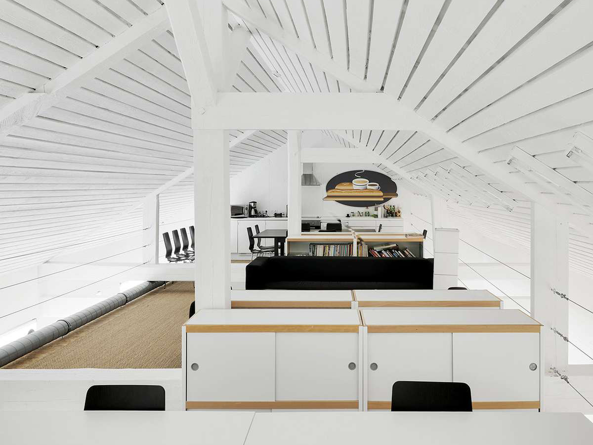 1600平方“斜坡頂面”辦公樓裝修設計項目(圖2) 國外辦公 (3) 副本.jpg